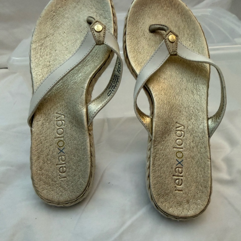 Tommy Bahama Relaxology Gold Metallic Women's Sandals